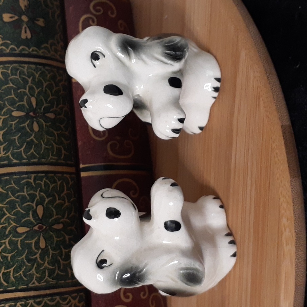 👉*VINTAGE* SPANIEL SALT & PEPPER SHAKERS ~BLACK/WHITE ~JAPAN
